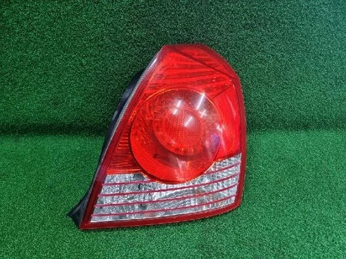 Right rear combination tail light assembly OEM 92402 2D500 compatible with Hyundai Elantra 2006