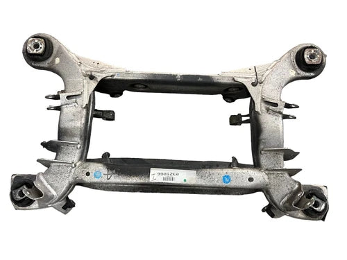Refacción OEM Usada - Travesaño del subchasis trasero para Mercedes C215 CL600 W220 S600 (modelos 2000-2006) OEM