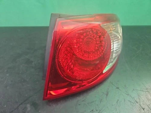 Right outer rear tail light assembly (OEM) 92402 2B000 compatible with Hyundai Santa Fe 2009