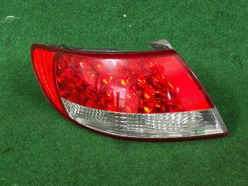 Left rear combination tail light assembly compatible with Hyundai Azera 2007, genuine OEM replacement part 924013L000