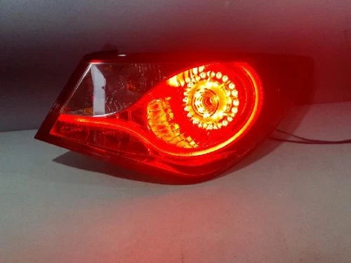 Right outer rear tail light assembly compatible with Hyundai YF 2011 (genuine OEM replacement part 924023S100)