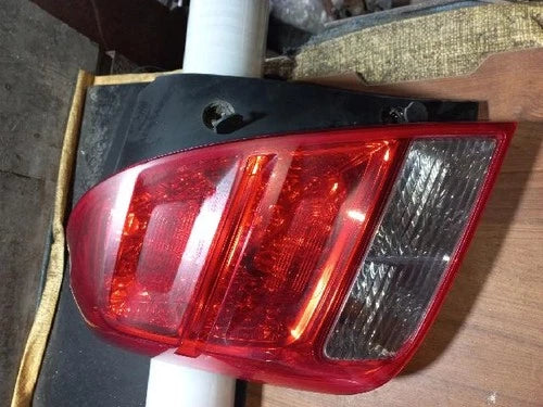 Left rear tail light assembly compatible with Chevrolet Trax 2014, genuine OEM replacement part 95476775