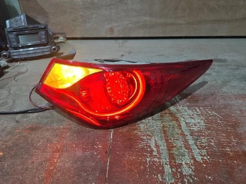 Right rear combination tail light assembly compatible with Hyundai YF 2010, genuine OEM replacement part 92402-3S100