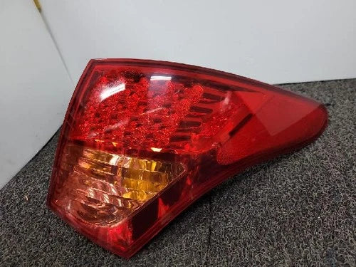 Rear combination tail light (right) compatible with Hyundai Veracruz 2009, genuine OEM replacement part 924023J100