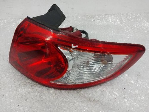 Right outer rear tail light assembly (OEM) 92402-2B0 compatible with Hyundai Santa Fe 2007