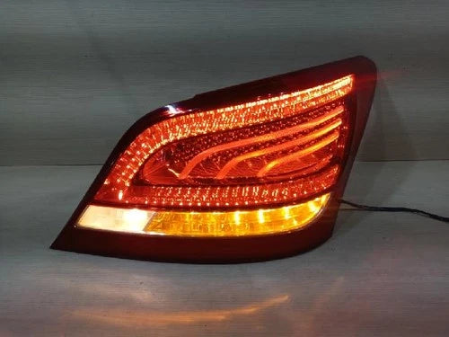 Right rear tail light assembly compatible with Hyundai Equus 2010, genuine OEM replacement part 924023N000