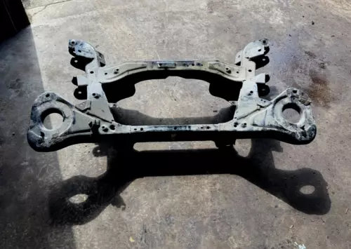 Refacción OEM Usada - Subchasis trasero de suspensión tipo K para Nissan Armada 2005-2015 (usado)