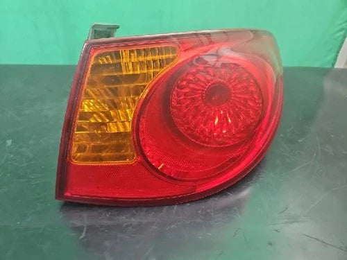 Right rear combination tail light assembly OEM 92402 2H000 compatible with Hyundai Elantra 2007
