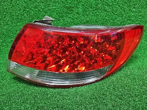 Right rear combination tail light assembly compatible with Hyundai Azera 2010, genuine OEM replacement part 92402 3L002