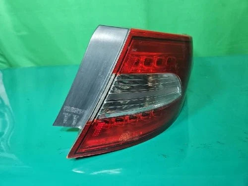 Right rear combination tail light assembly OEM 92402 2T100 compatible with Kia K5 2011