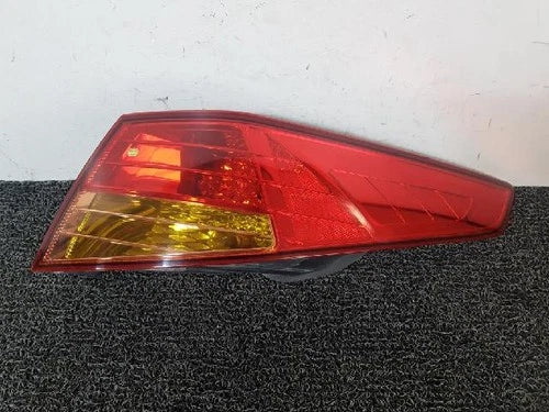 Right rear combination tail light assembly OEM 92402 2T000 compatible with Kia K5 2012