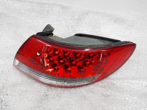 Right rear combination tail light assembly (RH) compatible with Hyundai Azera 2009, genuine OEM replacement part 924023LO