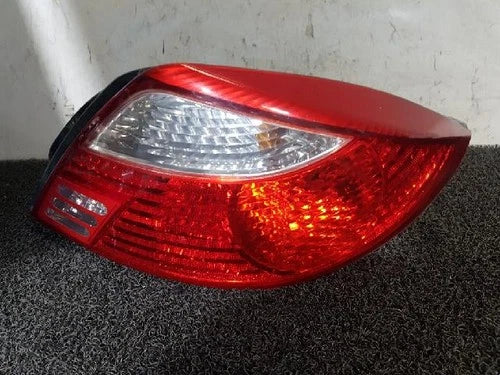 Right rear tail light assembly compatible with Kia Spectra 2002, genuine OEM replacement part 0K30C 51150A