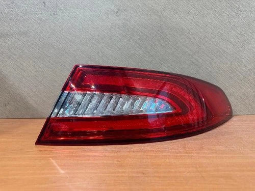 Right rear tail light assembly compatible with Jaguar XF 2015 (OEM CX23-13404-AD)