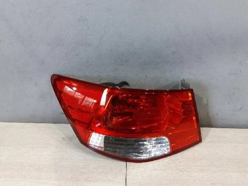 Conjunto de faro/calavera trasero exterior izquierdo Kia 2010 OEM 924011M000