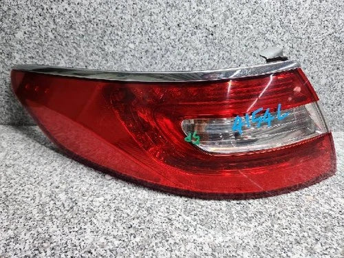 Left outer rear tail light assembly compatible with Hyundai Azera 2014 (genuine OEM replacement part 924033V000)
