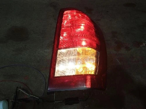 Right rear combination tail light assembly compatible with Kia Carnival 2010, genuine OEM replacement part 92402-4D000