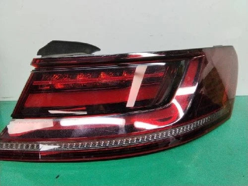 Used OEM Part - Rear tail light outer right for Volkswagen Arteon 2.0 TDI 2019, genuine OEM replacement part 3G8945208J