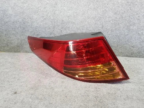 Left rear combination tail light compatible with Kia K5 2011, genuine OEM replacement part 924012T000