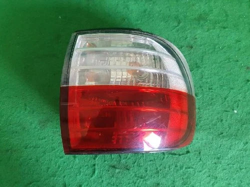 Right rear tail light assembly/reflector OEM 92402 4A110 compatible with Hyundai H-1 2005