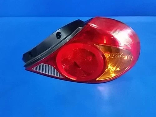 Right rear combination tail light assembly compatible with Kia Spectra 2004, genuine OEM replacement part 0K2N151150A