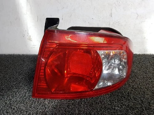 Kia Optima 2004 - Right rear combination tail light OEM 92421 3C070