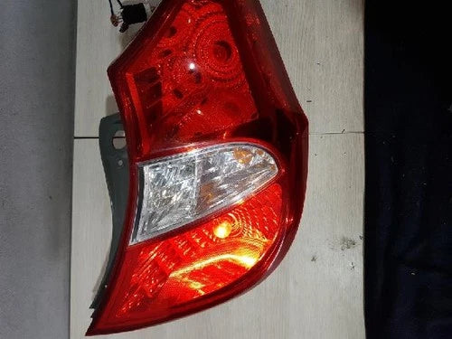 Right rear combination tail light assembly OEM 92402 1R200 compatible with Hyundai Accent 2011