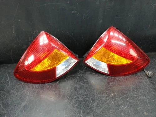 Conjunto de luz trasera / calavera combinada derecha Kia 2001 OEM 0K30C51150