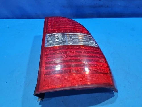 Right rear combination tail light assembly OEM 92402 1F001 compatible with Kia Sportage 2005