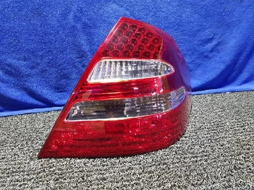 Rear combination tail light Mercedes Benz (right side/passenger side) OEM A211 820 06 64