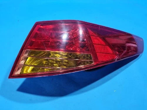 Right rear combination tail light assembly compatible with Kia K5 2011, genuine OEM replacement part 92402 2T000