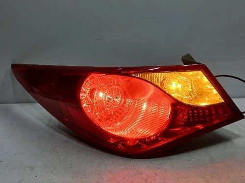 Left outer rear tail light assembly compatible with Hyundai YF 2011 (genuine OEM replacement part 924013S000)