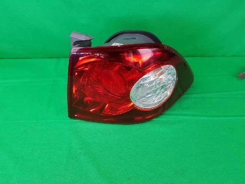 Right rear combination tail light assembly compatible with Kia Sorento 2007, genuine OEM replacement part 92402 2G005
