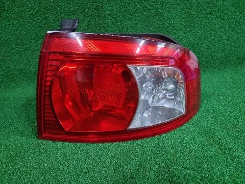 Right rear combination tail light assembly compatible with Kia Optima 2002, genuine OEM replacement part 92420 3C001