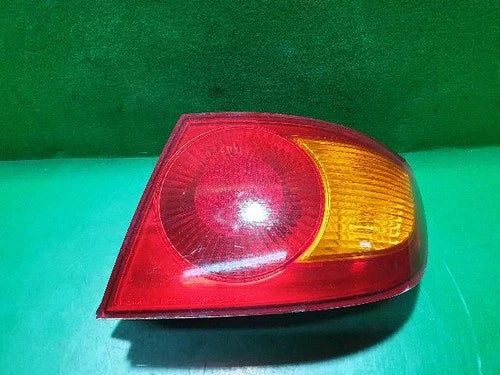 Right rear tail light assembly compatible with Hyundai Elantra 2001, genuine OEM replacement part 92402, 2D200