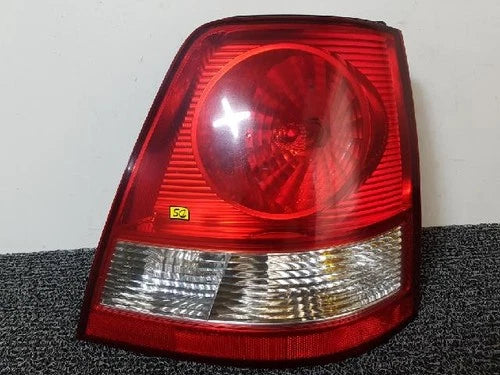Right rear tail light assembly compatible with Kia Sorento 2002, genuine OEM replacement part 92402 3E000