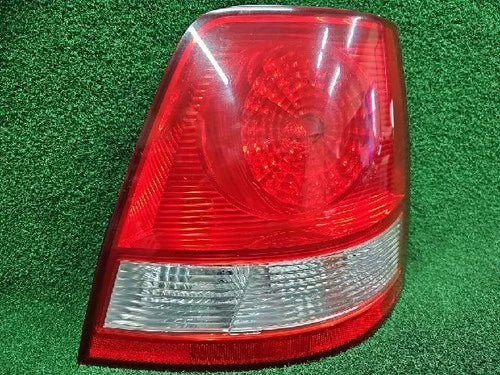 Right rear combination tail light assembly OEM 92402 3E000 compatible with Kia Sorento 2003