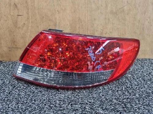 Right rear tail light assembly compatible with Hyundai Azera 2010, genuine OEM replacement part 92402 3L002