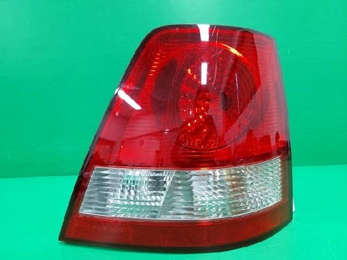 Right rear combination tail light assembly OEM 92402 3E000 compatible with Kia Sorento 2003