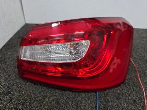 Right rear combination tail light assembly compatible with Kia Cadenza 2015, genuine OEM replacement part 92402E8000