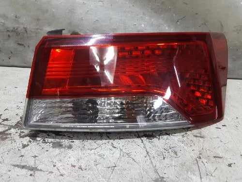 Conjunto de faro/calavera trasero exterior derecho Kia 2010 OEM 92402 1M300