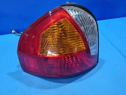 Left rear combination tail light assembly compatible with Hyundai Santa Fe 2002, OEM 92401 26000