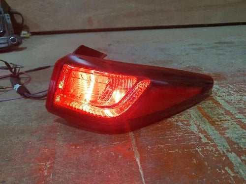 Rear tail light (assembly Tail Light) compatible with Hyundai Kona 2018, genuine OEM replacement part 92402-J9000