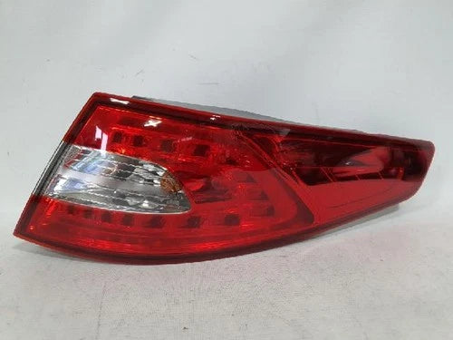 Right rear combination tail light assembly OEM 92402 2T100 compatible with Kia K5 2010