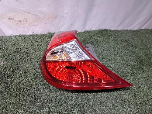 Left rear combination tail light assembly compatible with Hyundai Accent 2014, OEM 92401 1R200