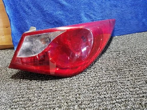 Right outer rear tail light assembly compatible with Hyundai YF 2013, OEM 92402 3S010