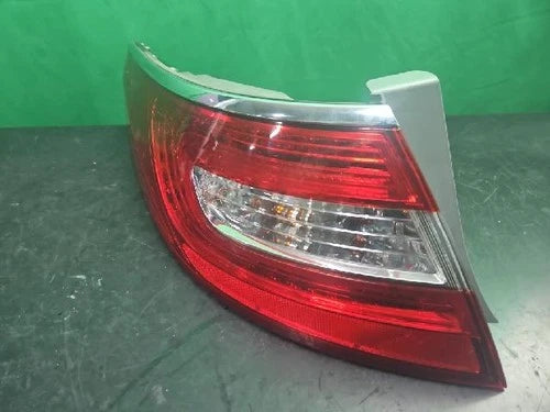 Left rear tail light assembly compatible with Hyundai Azera 2012, genuine OEM replacement part 92403 3V000