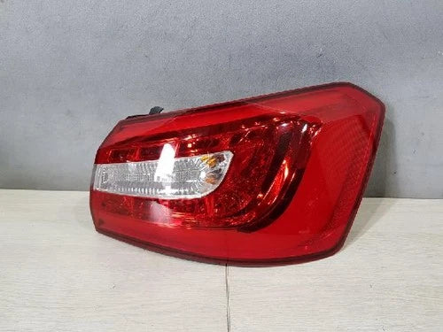 Rear combination tail light assembly (right) compatible with Kia Cadenza 2015, genuine OEM replacement part 92402E8000