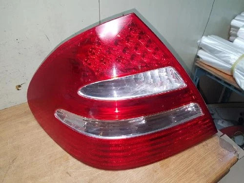 Used OEM Part - Rear tail light genuine Mercedes Benz 300 4MATIC 2008 A2118200564