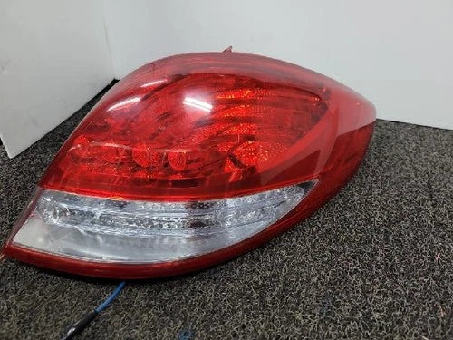 Right rear tail light assembly compatible with Hyundai Veloster 2014, genuine OEM replacement part 924022V110